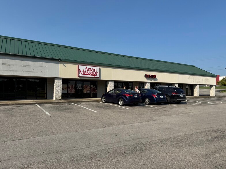 7414 Highway 311, Sellersburg, IN à louer - Photo du bâtiment - Image 2 de 10