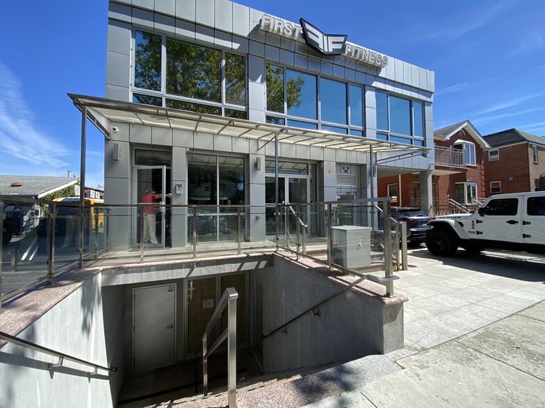 6115 184th St, Fresh Meadows, NY for lease - Building Photo - Image 1 of 6