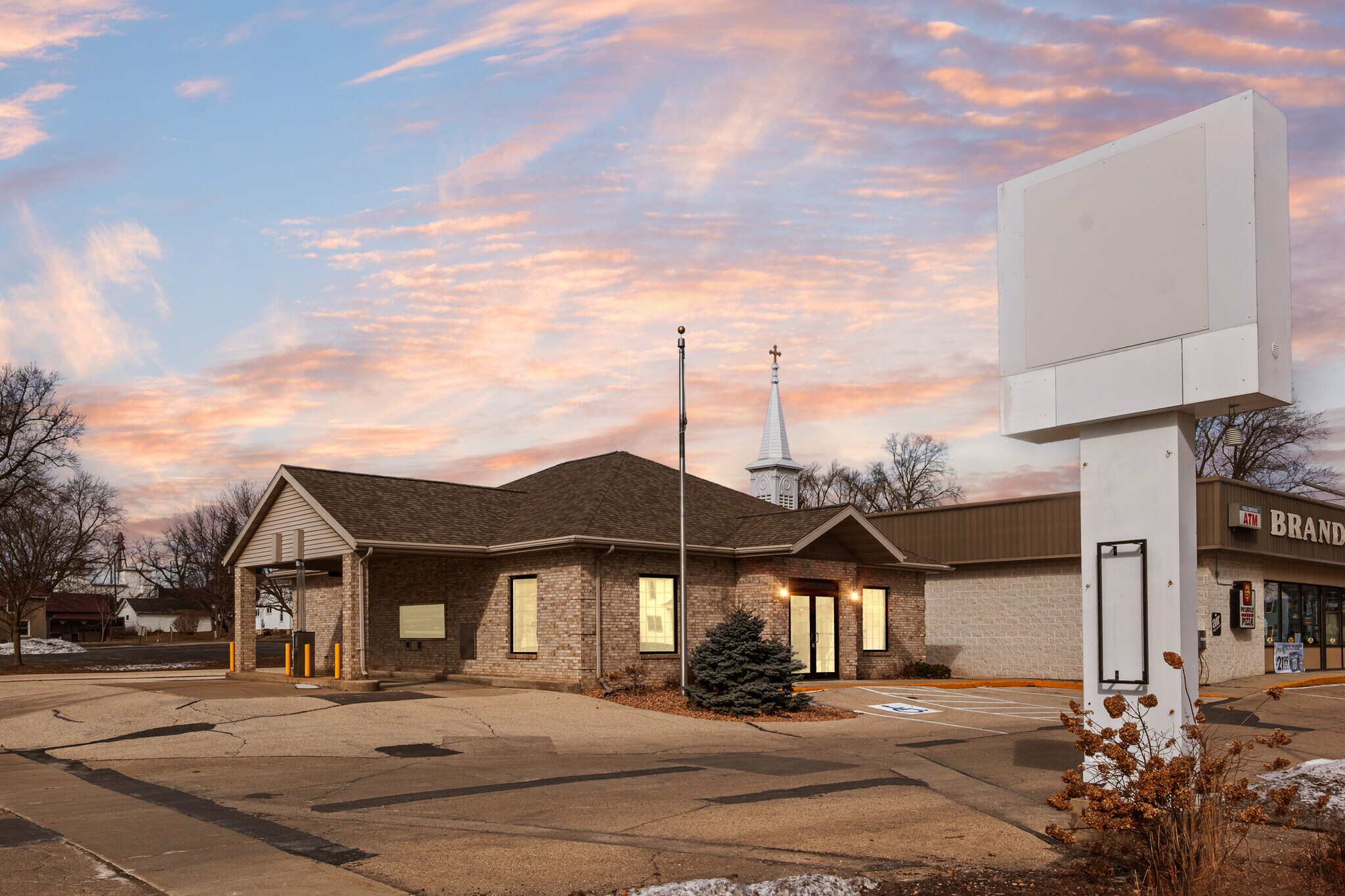 102 S Woodward St, Brandon, WI for sale Primary Photo- Image 1 of 43