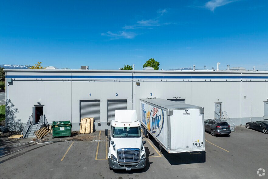 940-992 Spice Island Dr, Sparks, NV for lease - Building Photo - Image 3 of 5