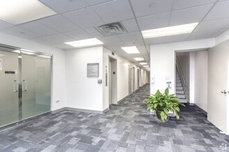 3678 W Oceanside Rd, Oceanside, NY à louer Photo intérieure- Image 2 de 11