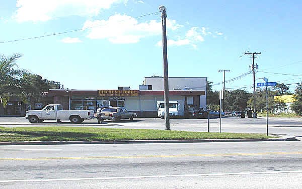 1502-1504 N Garden Ave, Clearwater, FL for lease - Primary Photo - Image 1 of 2
