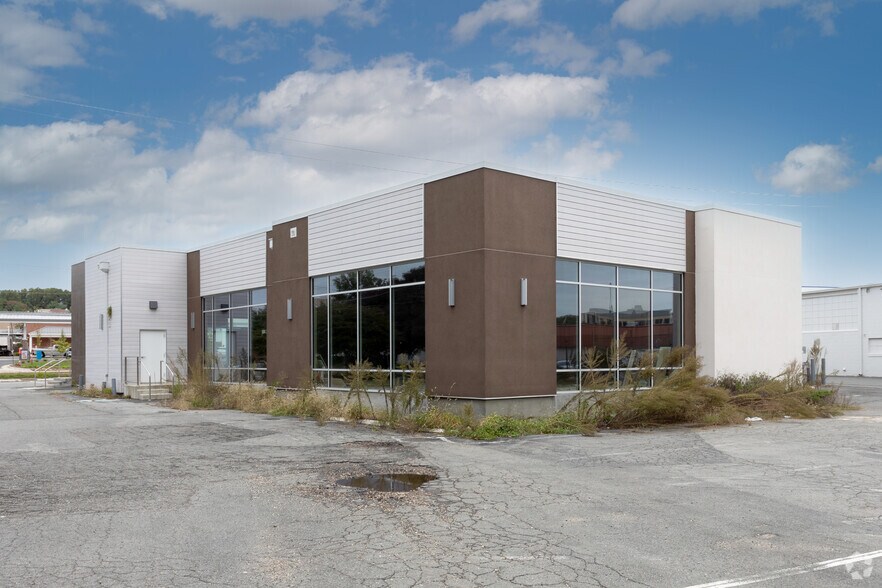 9715 Fairfax Blvd, Fairfax, VA à louer - Photo du bâtiment - Image 3 de 4
