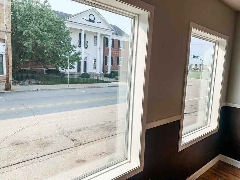 610 Oregon St, Oshkosh, WI à vendre - Photo intérieure - Image 2 de 12