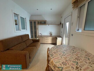 Plus de détails pour Multi-résidentiel à vendre