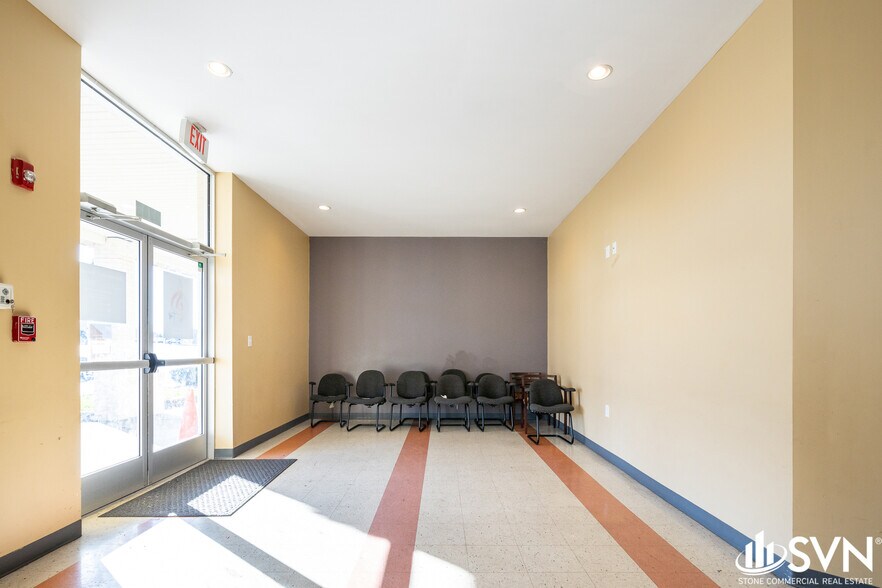 1743 Alexandria Dr, Lexington, KY à vendre - Photo intérieure - Image 3 de 51