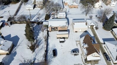 1027 Moen Ave, Rockdale, IL for lease Interior Photo- Image 2 of 9