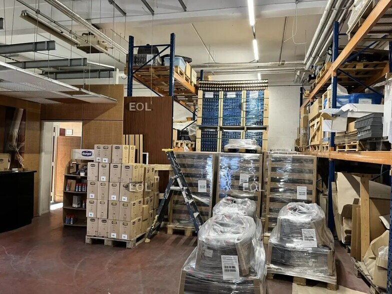 Flex in Gennevilliers for lease - Interior Photo - Image 2 of 12