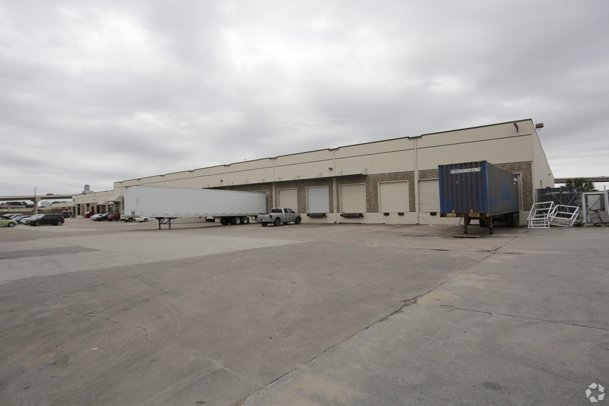 1055 W Sam Houston Pky N, Houston, TX for lease Primary Photo- Image 1 of 5
