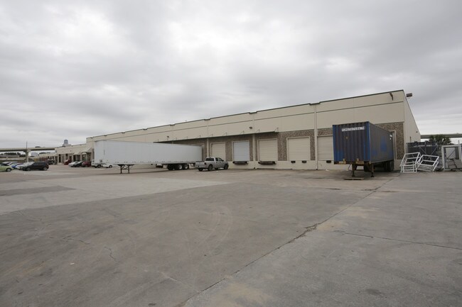 Plus de détails pour 1055 W Sam Houston Pky N, Houston, TX - Industriel à louer