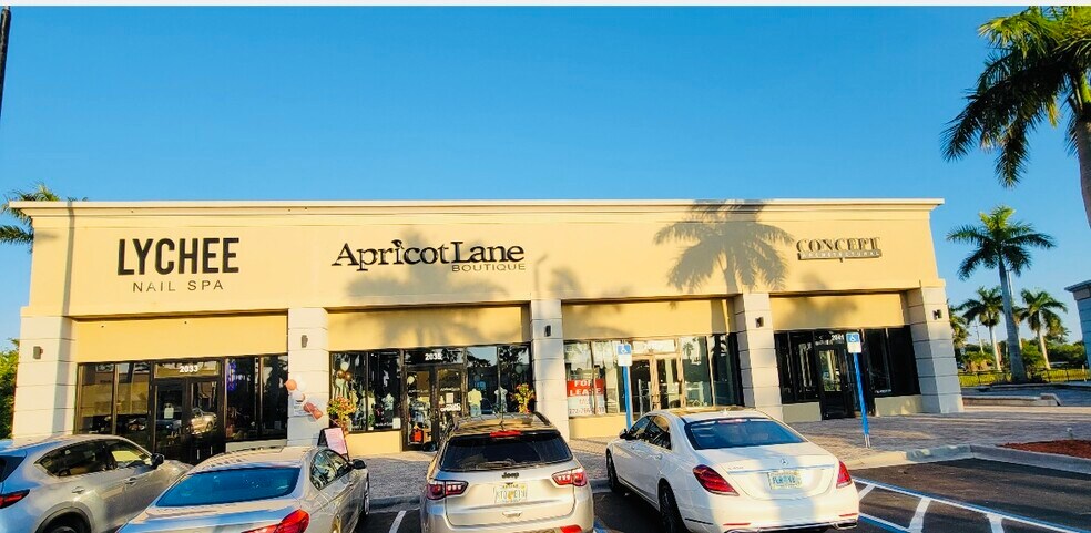 2089 Indian River Blvd, Vero Beach, FL à louer - Photo du bâtiment - Image 2 de 12