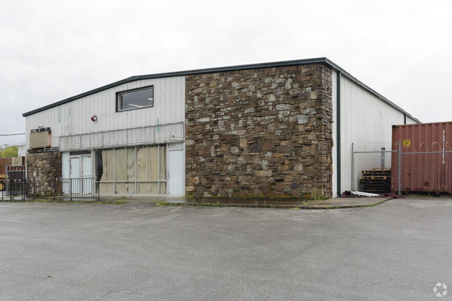 535 W Poplar St, Fayetteville, AR à louer - Photo du bâtiment - Image 3 de 11