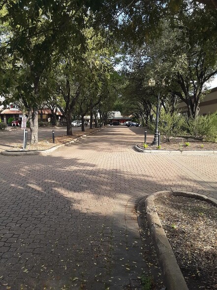 3905 Kirby Dr, Houston, TX for lease - Building Photo - Image 3 of 5