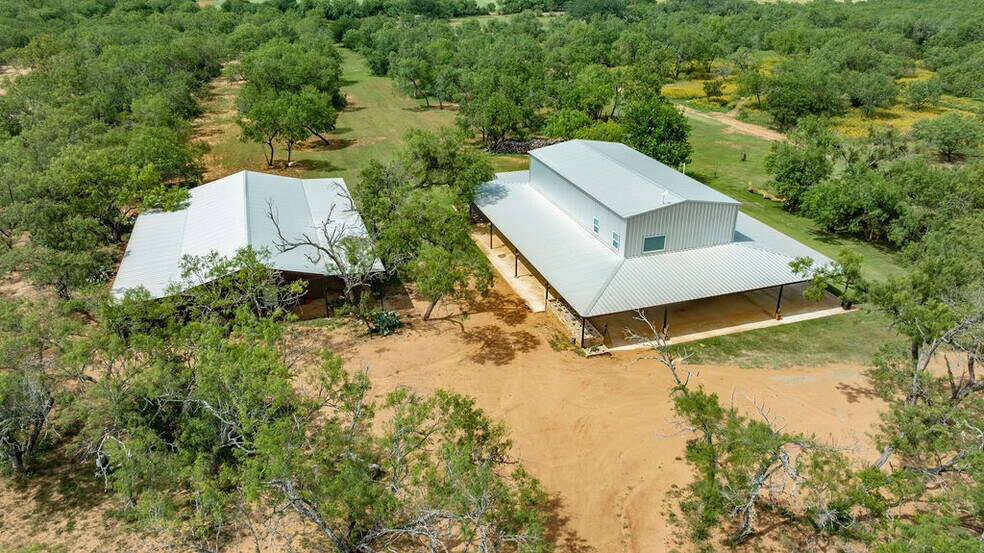 7485 Smith Rd, Somerset, TX for sale - Building Photo - Image 2 of 15