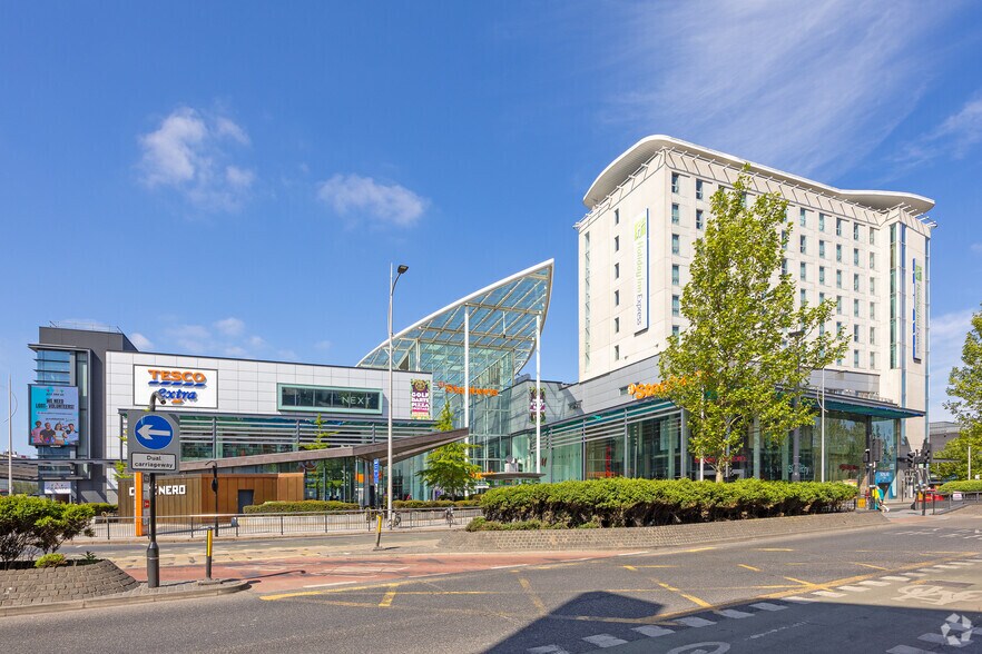 Ferensway, Hull à louer - Photo du bâtiment - Image 2 de 12