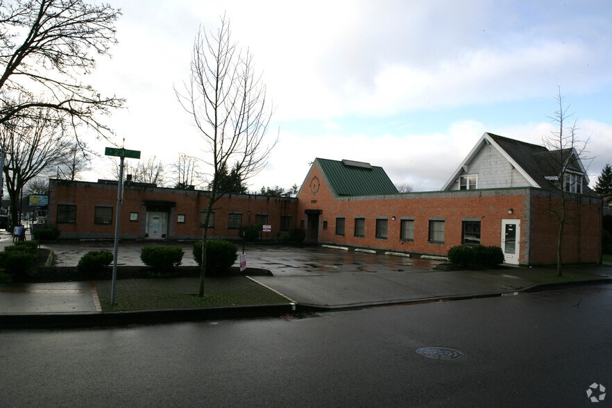 2114 Main St, Vancouver, WA à louer - Photo du bâtiment - Image 2 de 7