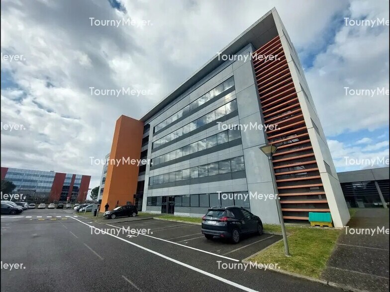Office in Toulouse for lease - Building Photo - Image 1 of 12