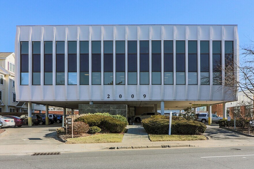 2009 Summer St, Stamford, CT à louer - Photo du bâtiment - Image 2 de 15