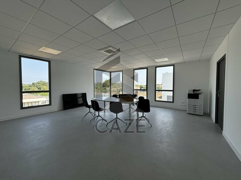 Office in Artigues-près-Bordeaux for lease - Interior Photo - Image 3 of 10