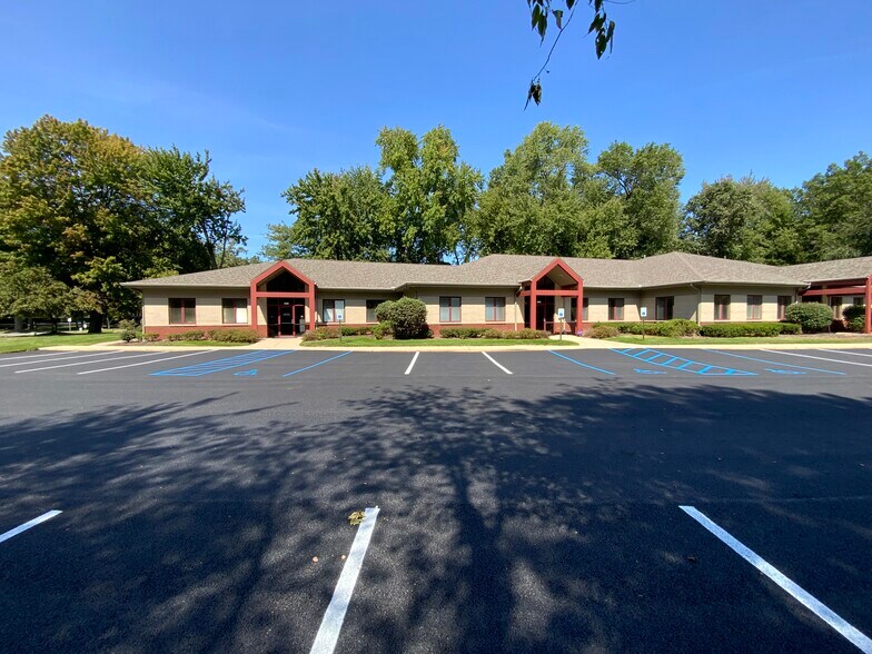 3436-3500 Granite Cir, Toledo, OH à vendre - Photo du bâtiment - Image 2 de 53