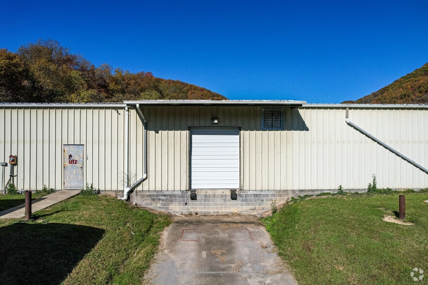 207 Baltic Dr, Weber City, VA for lease - Building Photo - Image 2 of 11