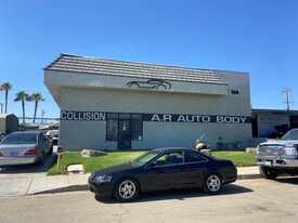 124 W Ovington St, Lancaster CA - Entrepôt