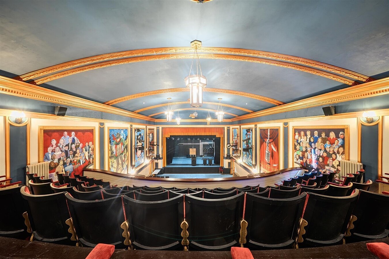 35 South St, Bridport, DOR DT6 3NY - Unit Theatre - - Interior Photo - Image 1 of 20