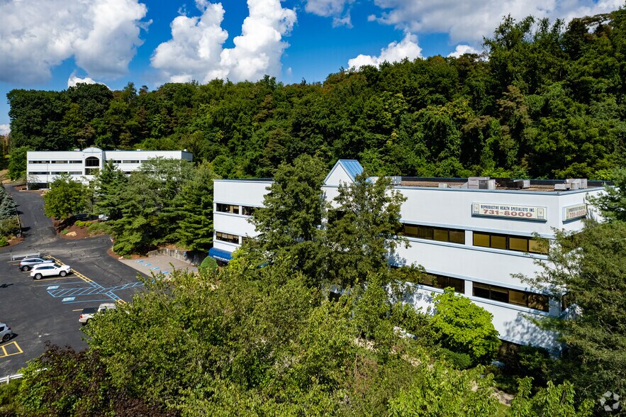 665 Rodi Rd, Pittsburgh, PA for lease - Building Photo - Image 2 of 4