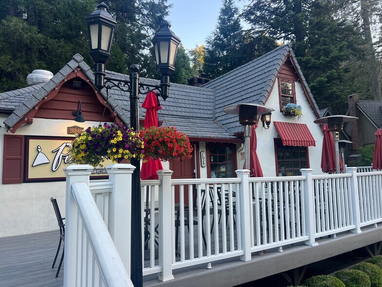 26848 California 189 Hwy, Blue Jay, CA à vendre - Photo du bâtiment - Image 2 de 3