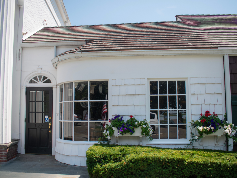 Stony Brook Village Shopping Center - Loft