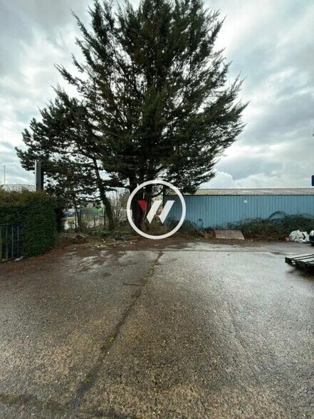 Flex in Champagne-sur-Oise for lease - Primary Photo - Image 2 of 8