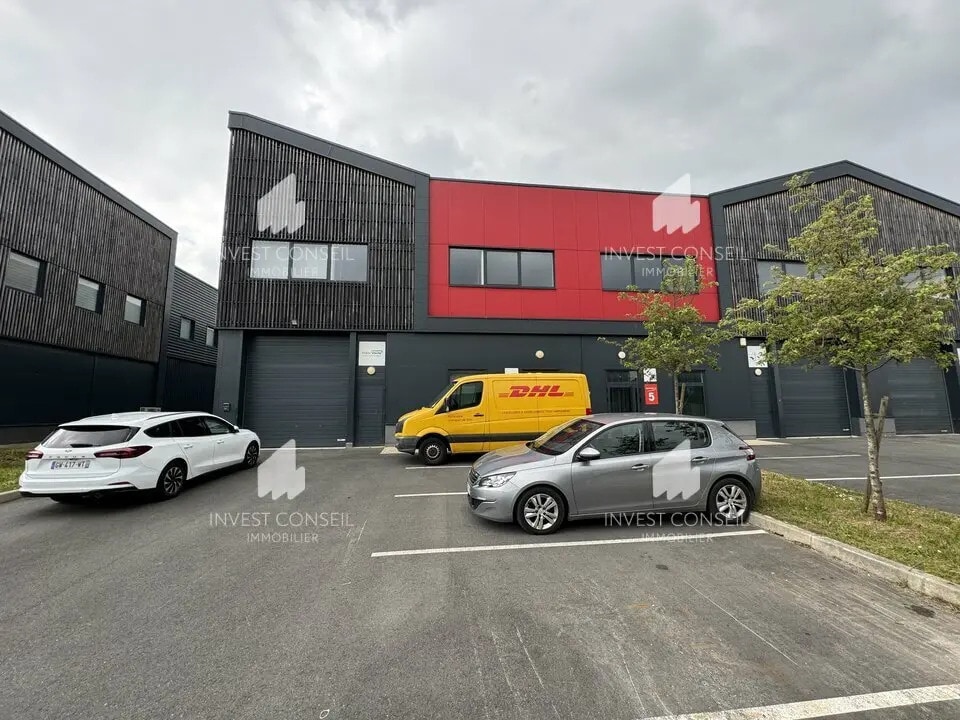 Flex in Cormeilles-en-Parisis for lease Primary Photo- Image 1 of 9