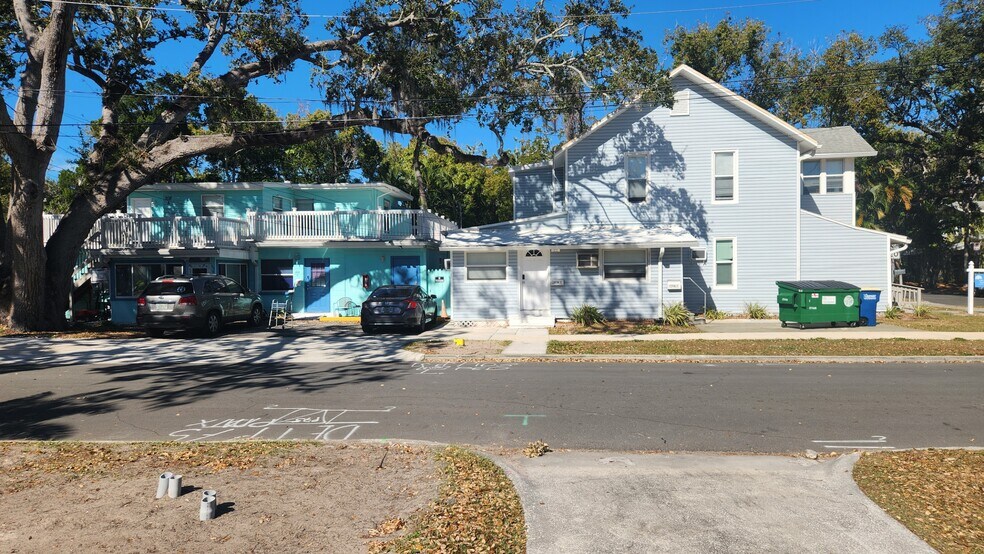 614 Oak Ave, Clearwater, FL à vendre - Photo du bâtiment - Image 1 de 40
