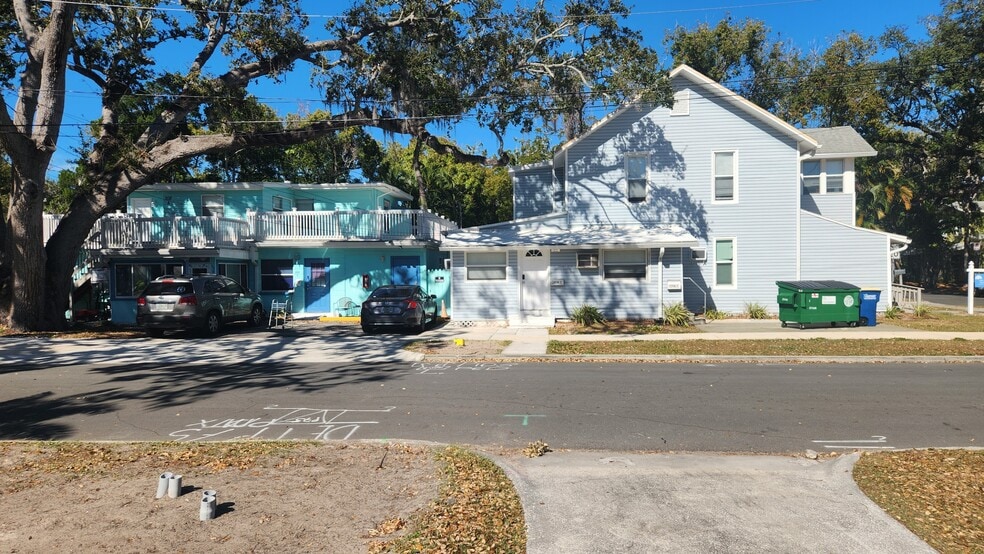614 Oak Ave, Clearwater, FL à vendre - Photo du bâtiment - Image 1 de 40