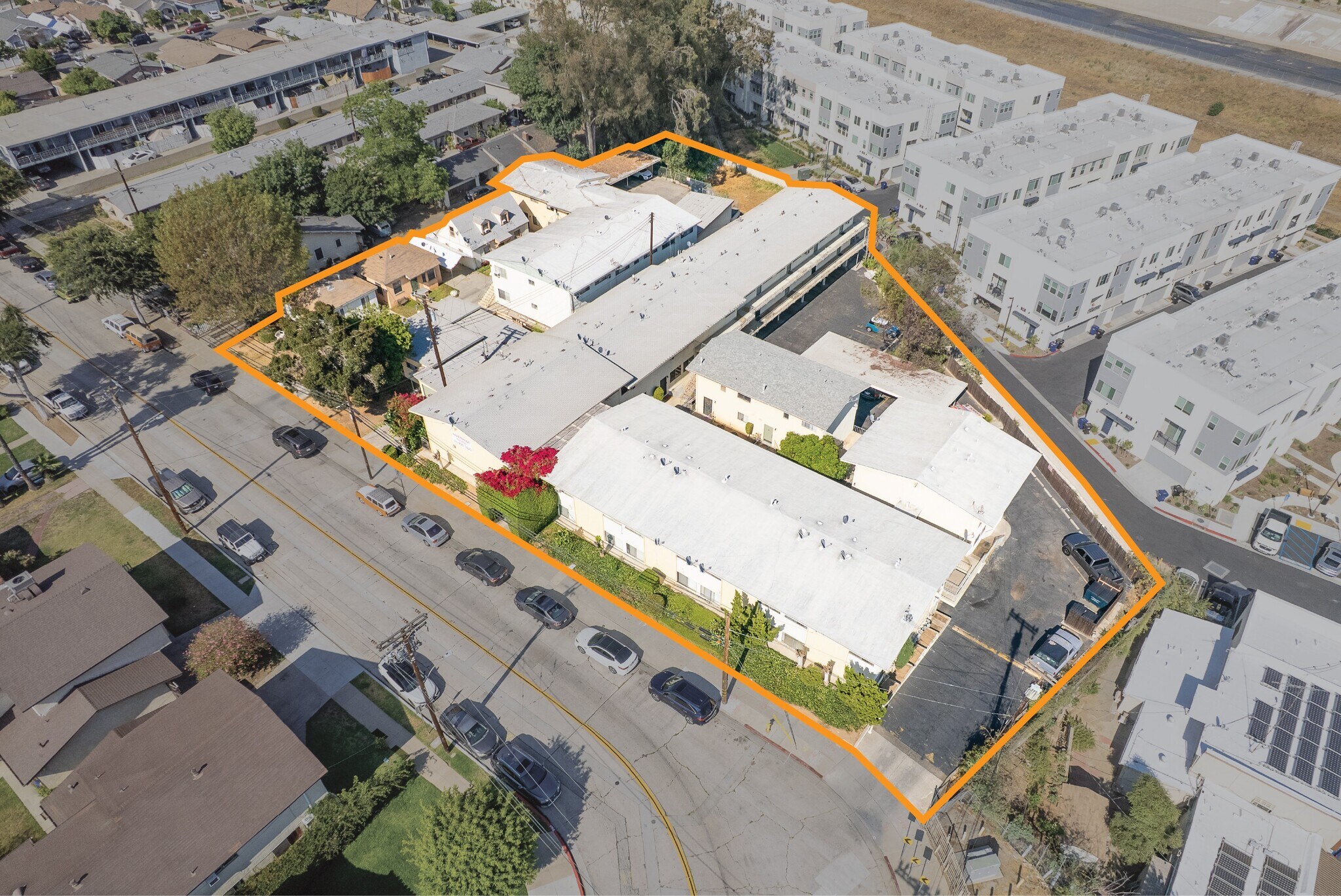 116 N Poplar Ave, Montebello, CA à vendre Photo principale- Image 1 de 12