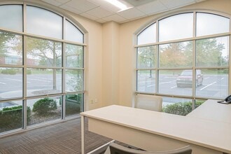 3980 Premier Dr, High Point, NC à louer Photo intérieure- Image 1 de 11