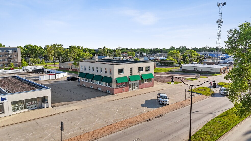 133 W Main Ave, West Fargo, ND à vendre - Photo du bâtiment - Image 2 de 21