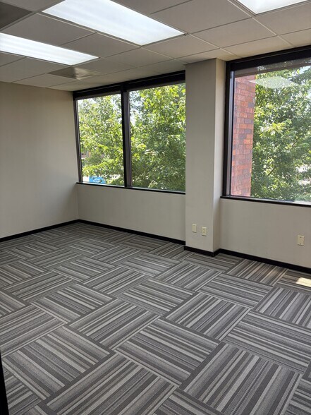 10990 Quivira Rd, Overland Park, KS à louer - Photo du bâtiment - Image 3 de 12