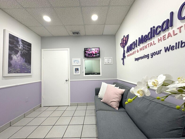 8100 W Flagler St, Miami, FL à louer - Photo du bâtiment - Image 2 de 23