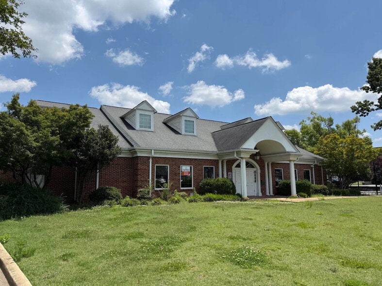 118 N E Main St, Simpsonville, SC for lease - Building Photo - Image 2 of 4
