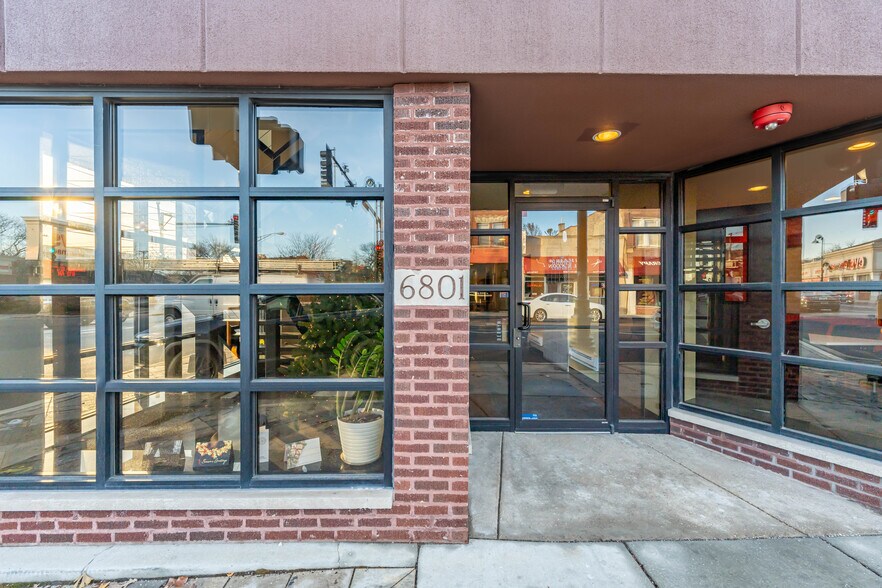 6801 Roosevelt Rd, Berwyn, IL à louer - Photo du bâtiment - Image 3 de 12