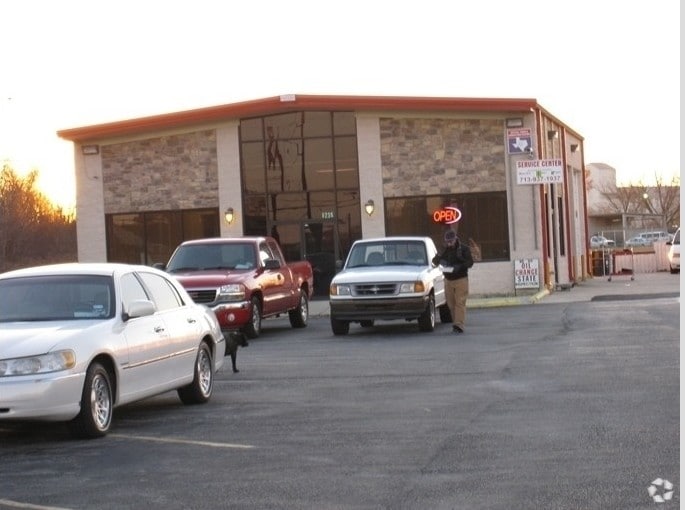 Safa Holding LLC portfolio of 2 properties for sale on LoopNet.ca - Building Photo - Image 3 of 8