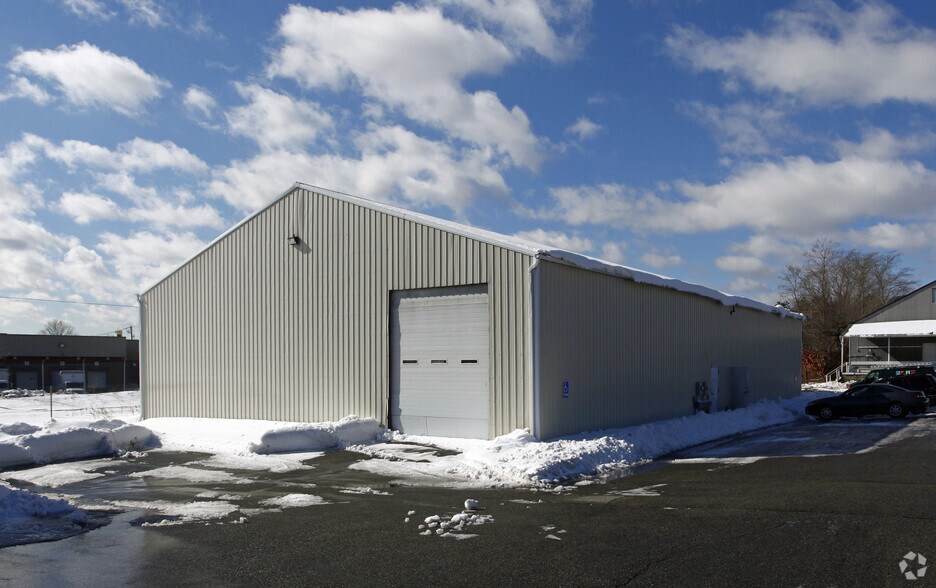 95 Mill Rd, Riverhead, NY à vendre - Photo du bâtiment - Image 2 de 4