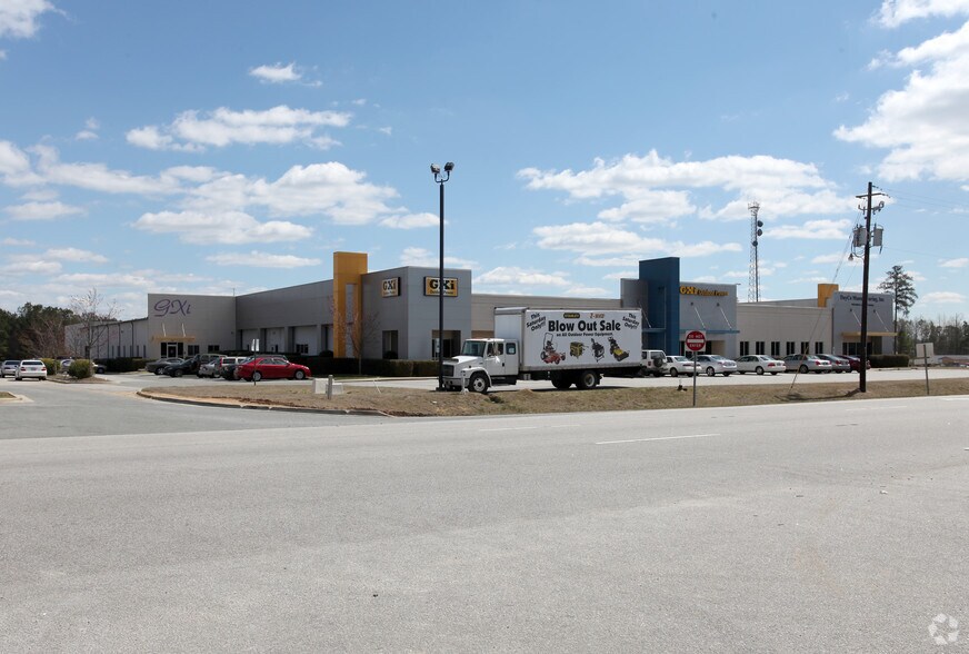 7868 Clayton Blvd, Clayton, NC à louer - Photo du bâtiment - Image 3 de 11