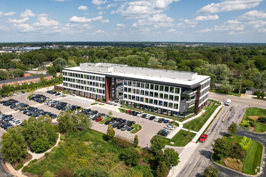 1001 N Warson Rd, Saint Louis, MO à louer - Photo du bâtiment - Image 3 de 5