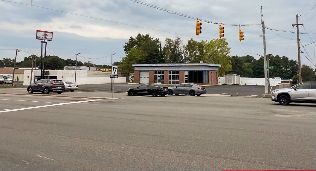 7221 W Broad St, Richmond, VA à louer Photo du bâtiment- Image 1 de 2