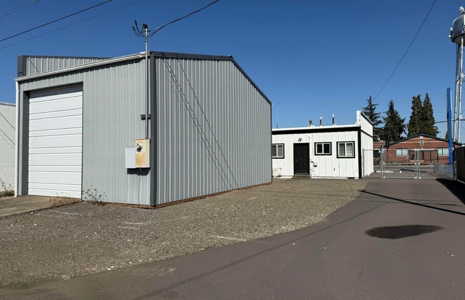 552 Main St, Aumsville, OR à vendre - Photo du bâtiment - Image 3 de 13