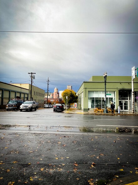 1125 SE Grand Ave, Portland, OR à louer - Photo du bâtiment - Image 3 de 10