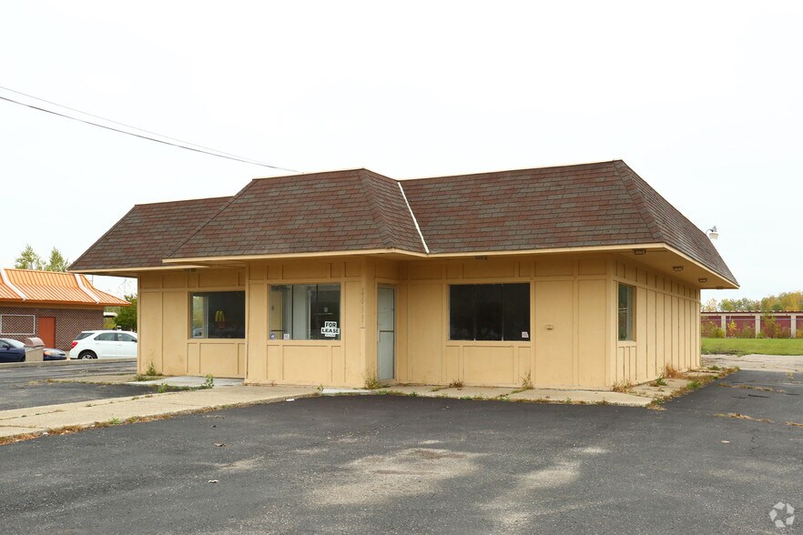 3411 S Saginaw St, Burton, MI à louer - Photo principale - Image 1 de 3