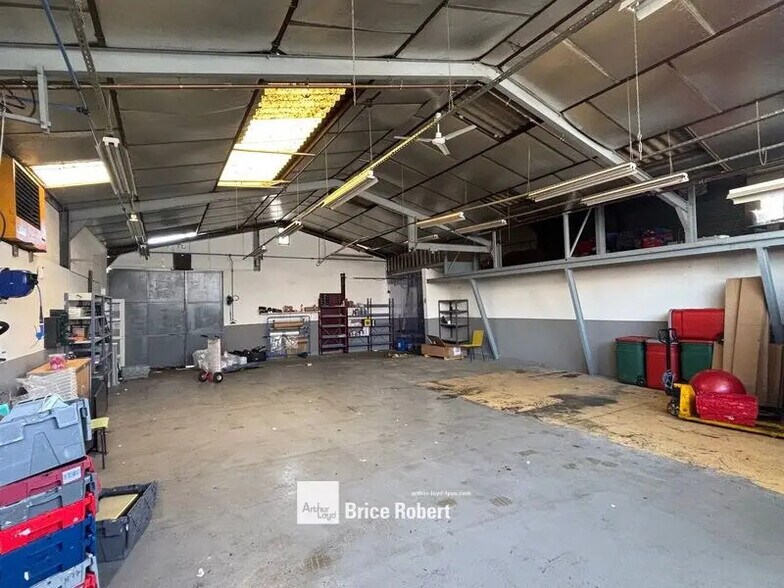 Flex in Vaulx-en-Velin for lease - Interior Photo - Image 3 of 6